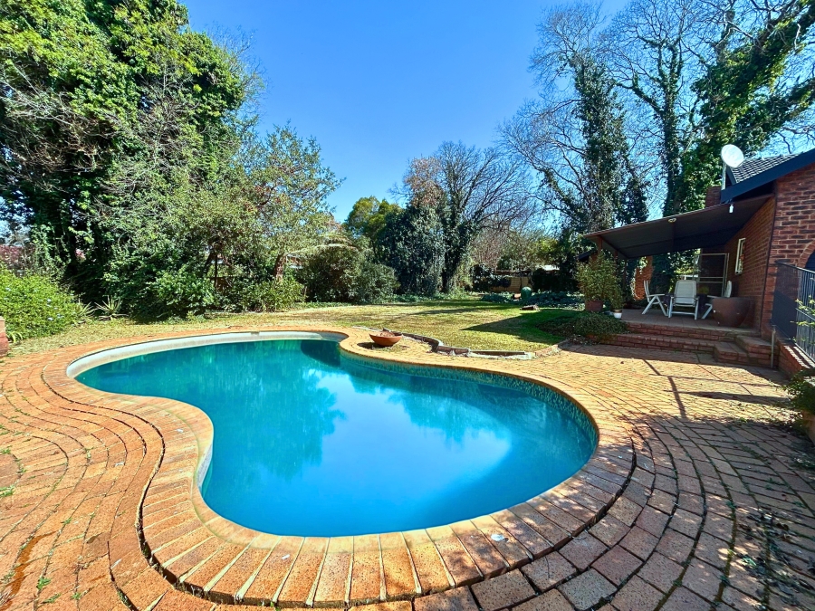 6 Bedroom Property for Sale in Hennopspark Gauteng