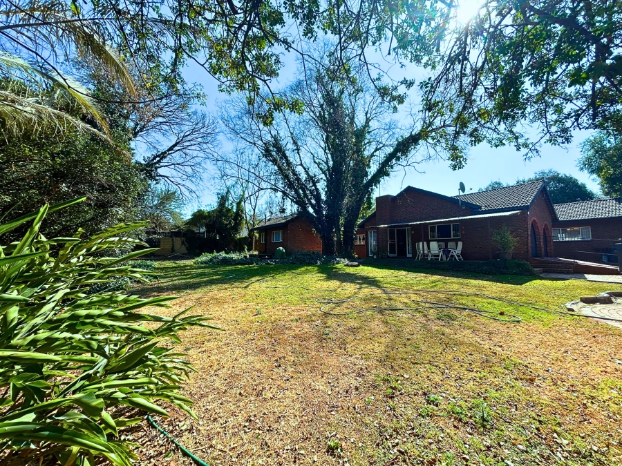 6 Bedroom Property for Sale in Hennopspark Gauteng