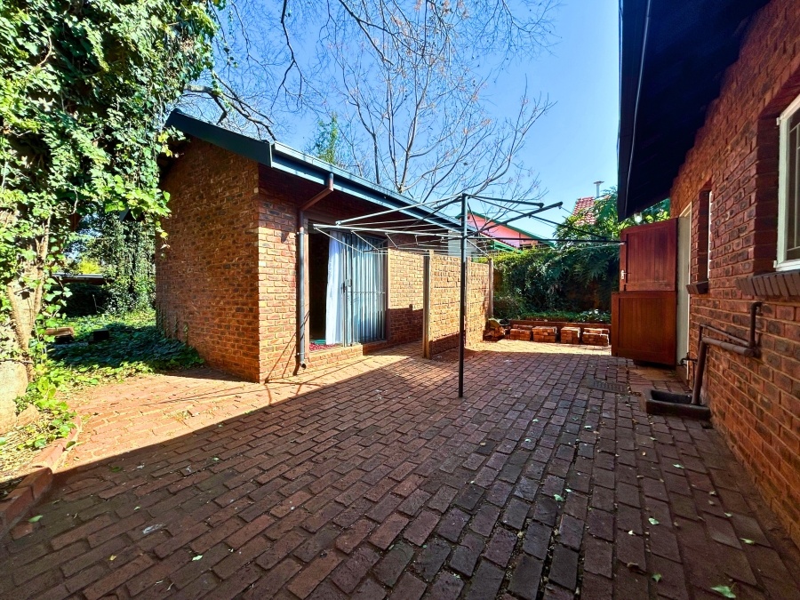 6 Bedroom Property for Sale in Hennopspark Gauteng