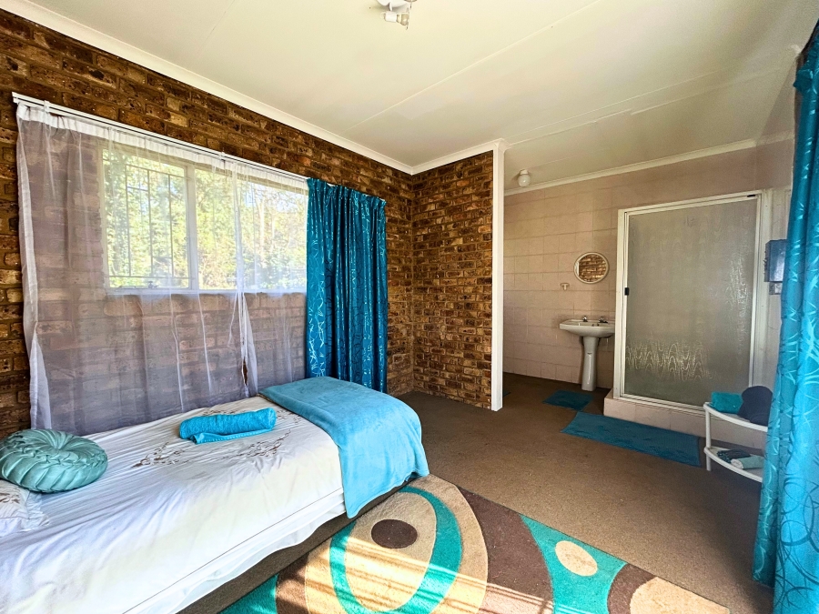 6 Bedroom Property for Sale in Hennopspark Gauteng