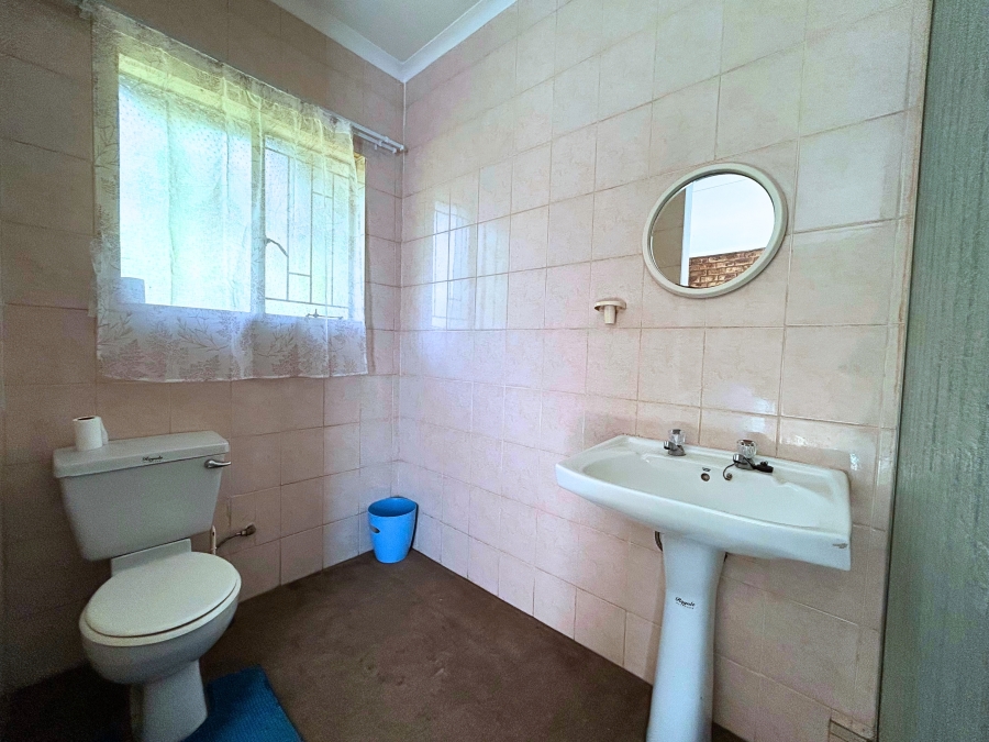 6 Bedroom Property for Sale in Hennopspark Gauteng
