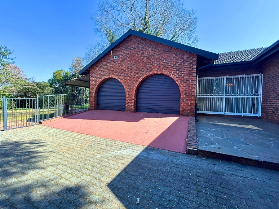 6 Bedroom Property for Sale in Hennopspark Gauteng