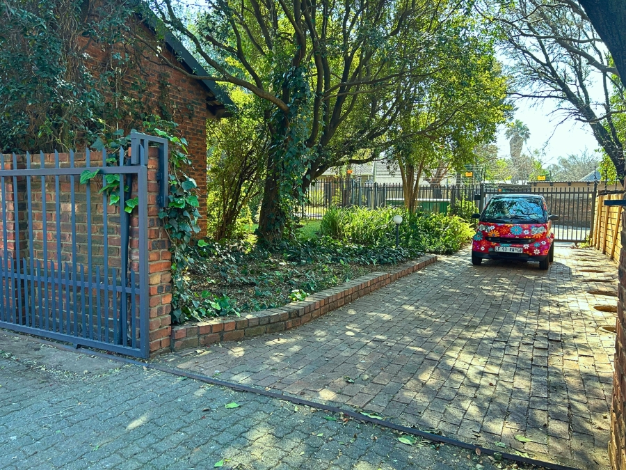 6 Bedroom Property for Sale in Hennopspark Gauteng