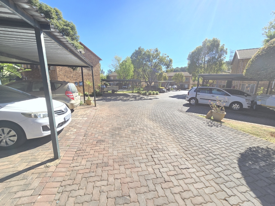 2 Bedroom Property for Sale in Wilgeheuwel Gauteng