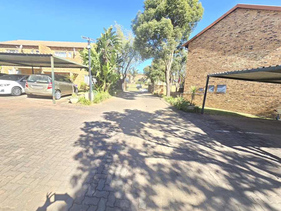 2 Bedroom Property for Sale in Wilgeheuwel Gauteng