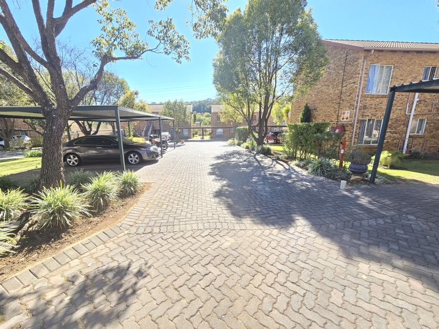 2 Bedroom Property for Sale in Wilgeheuwel Gauteng