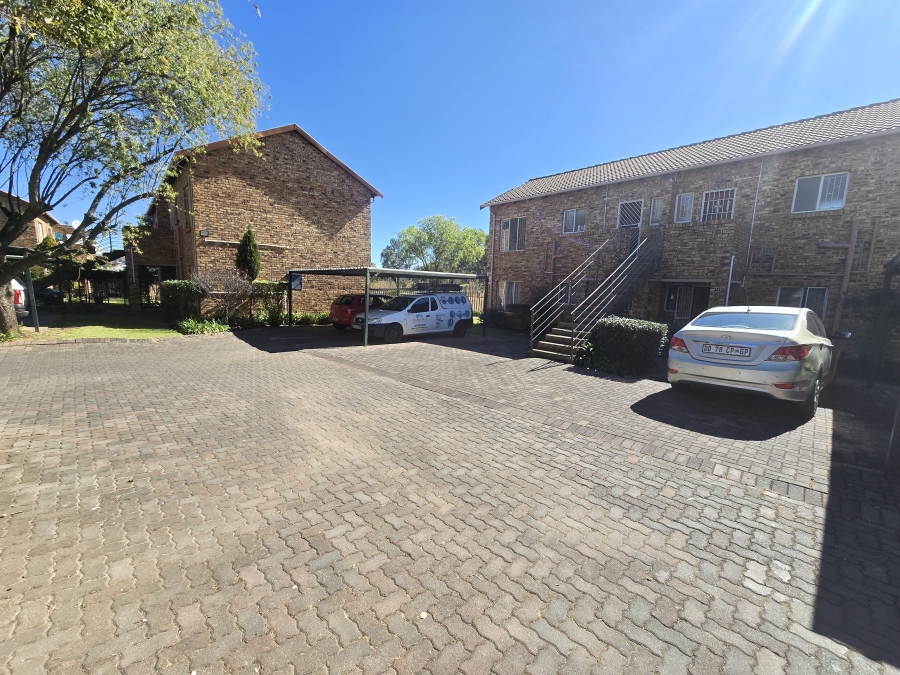 2 Bedroom Property for Sale in Wilgeheuwel Gauteng