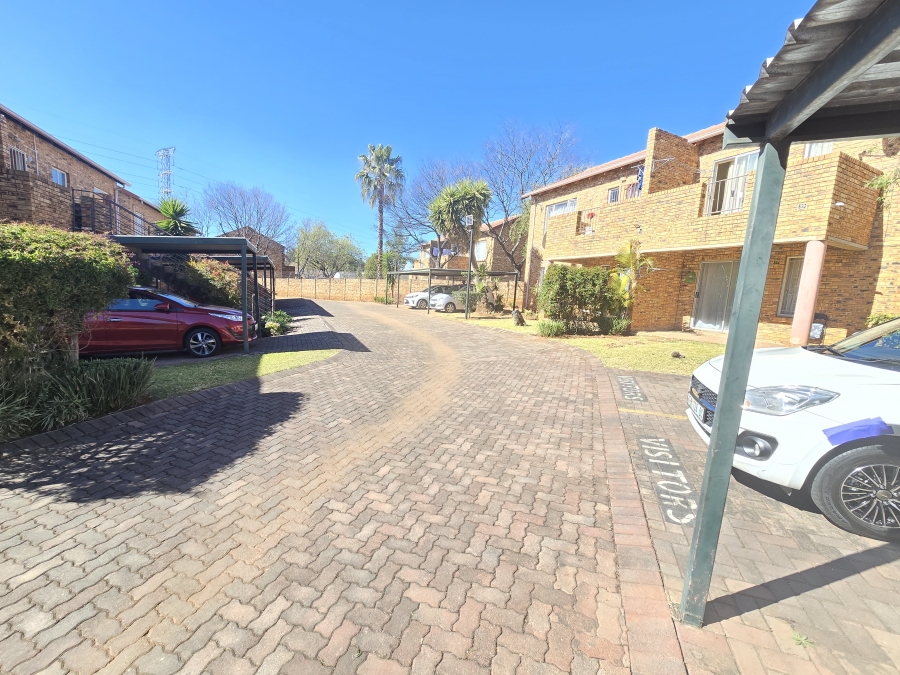 2 Bedroom Property for Sale in Wilgeheuwel Gauteng
