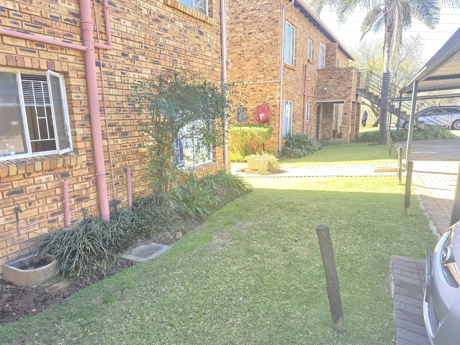 2 Bedroom Property for Sale in Wilgeheuwel Gauteng
