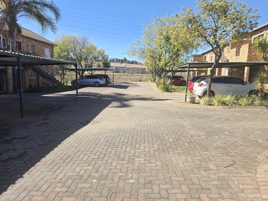 2 Bedroom Property for Sale in Wilgeheuwel Gauteng