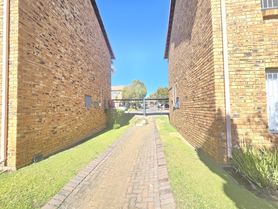 2 Bedroom Property for Sale in Wilgeheuwel Gauteng