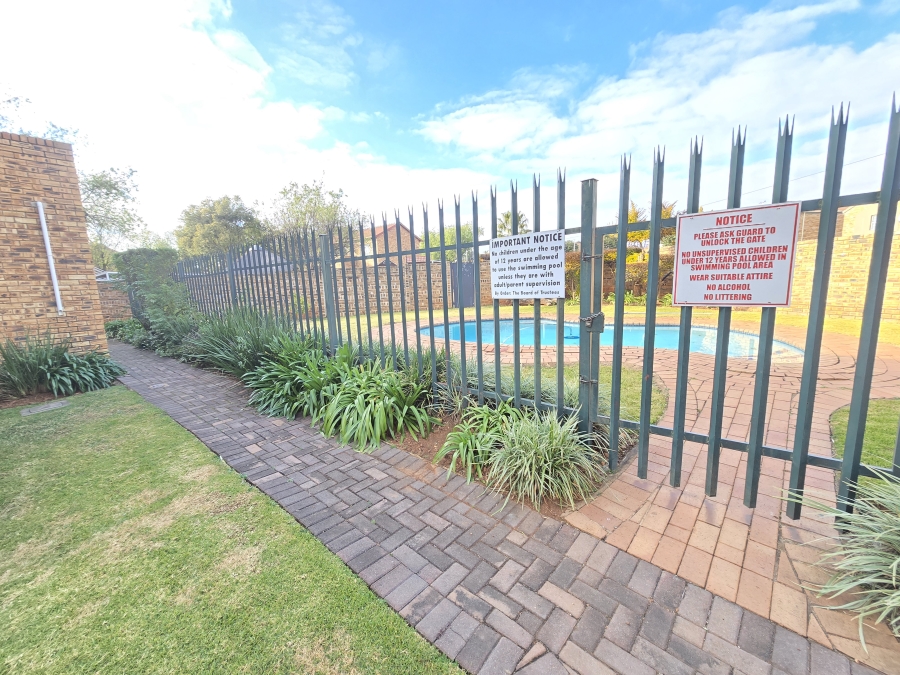 2 Bedroom Property for Sale in Wilgeheuwel Gauteng