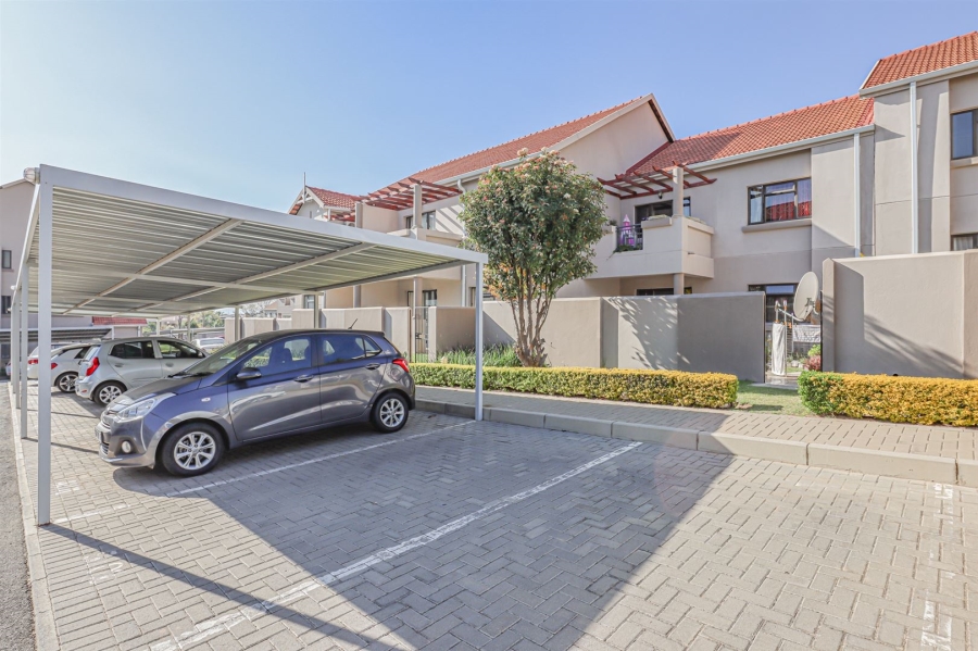 2 Bedroom Property for Sale in Broadacres Gauteng