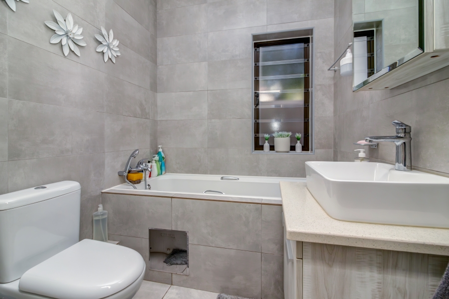 3 Bedroom Property for Sale in Broadacres Gauteng