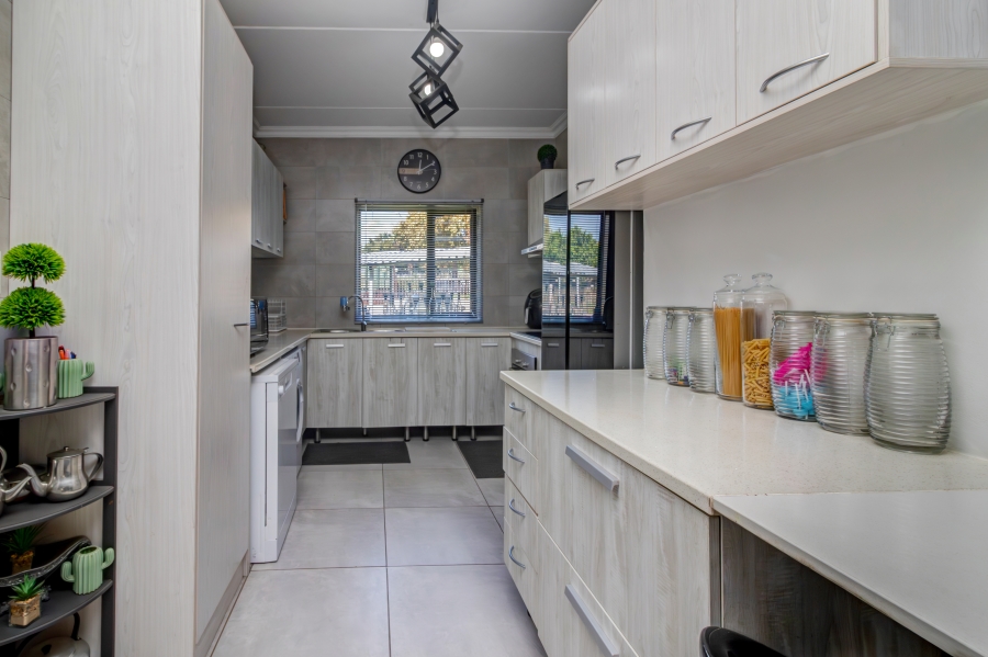 3 Bedroom Property for Sale in Broadacres Gauteng