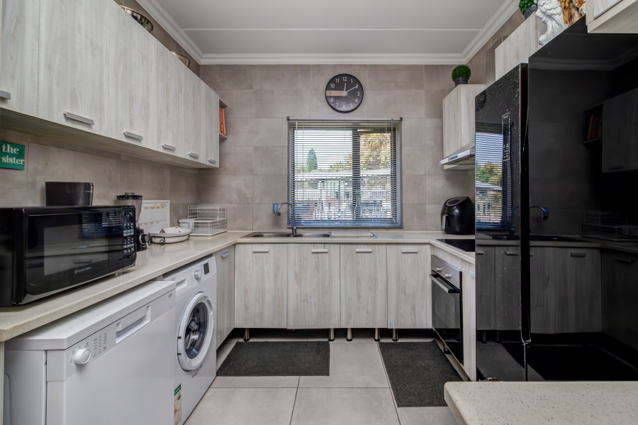 3 Bedroom Property for Sale in Broadacres Gauteng