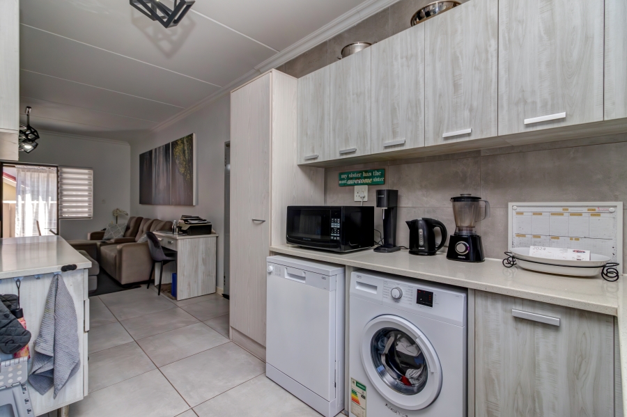 3 Bedroom Property for Sale in Broadacres Gauteng