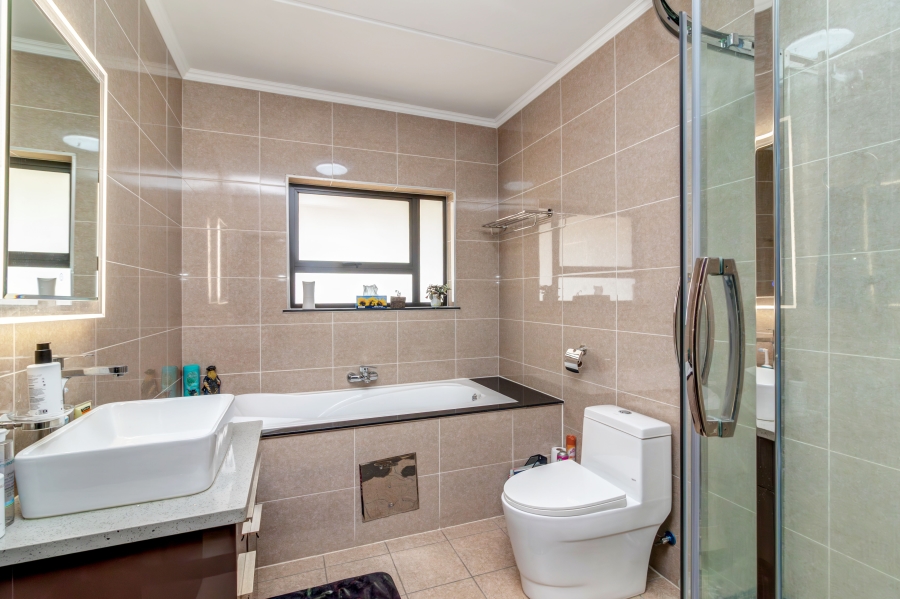 3 Bedroom Property for Sale in Broadacres Gauteng