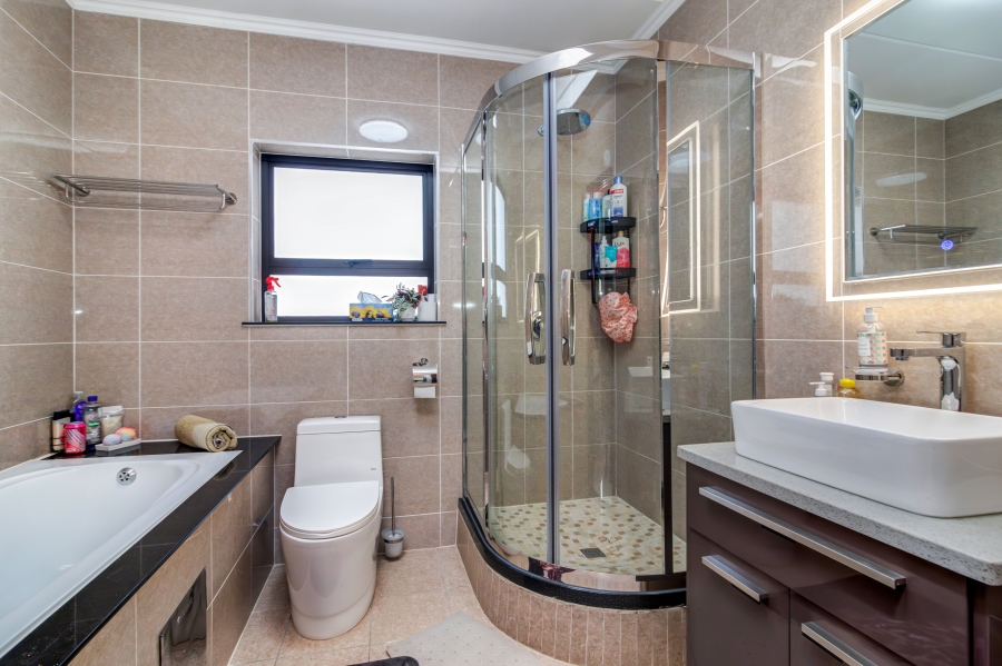 3 Bedroom Property for Sale in Broadacres Gauteng