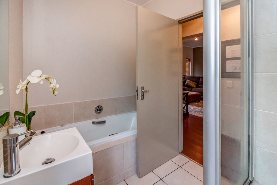 2 Bedroom Property for Sale in Broadacres Gauteng