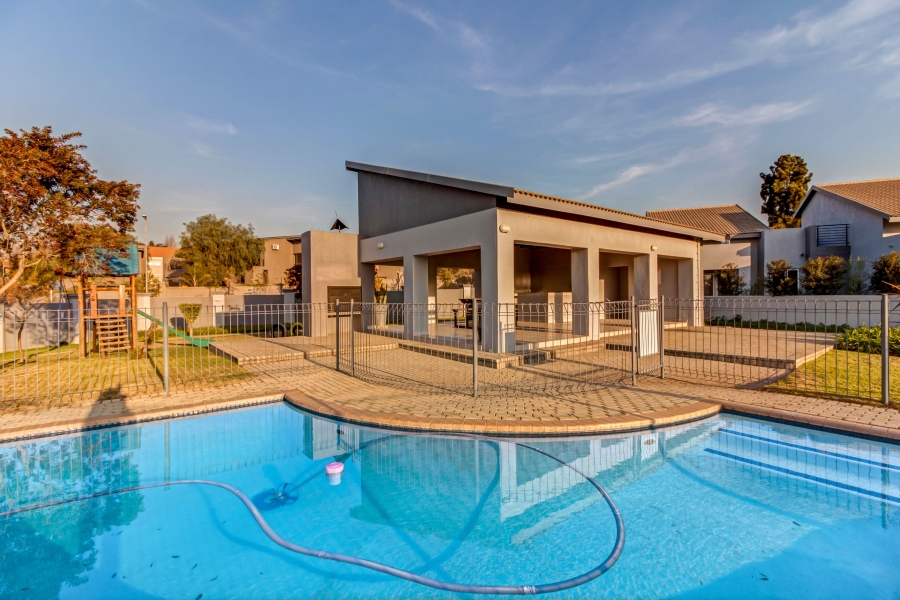 2 Bedroom Property for Sale in Broadacres Gauteng