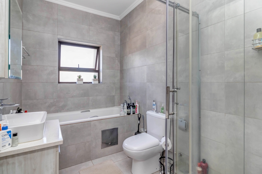 2 Bedroom Property for Sale in Broadacres Gauteng