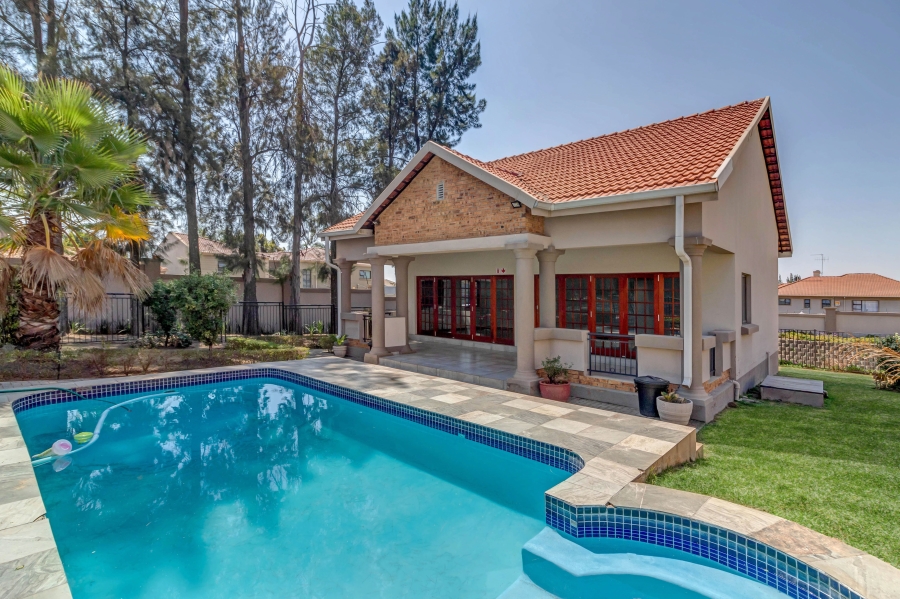2 Bedroom Property for Sale in Broadacres Gauteng