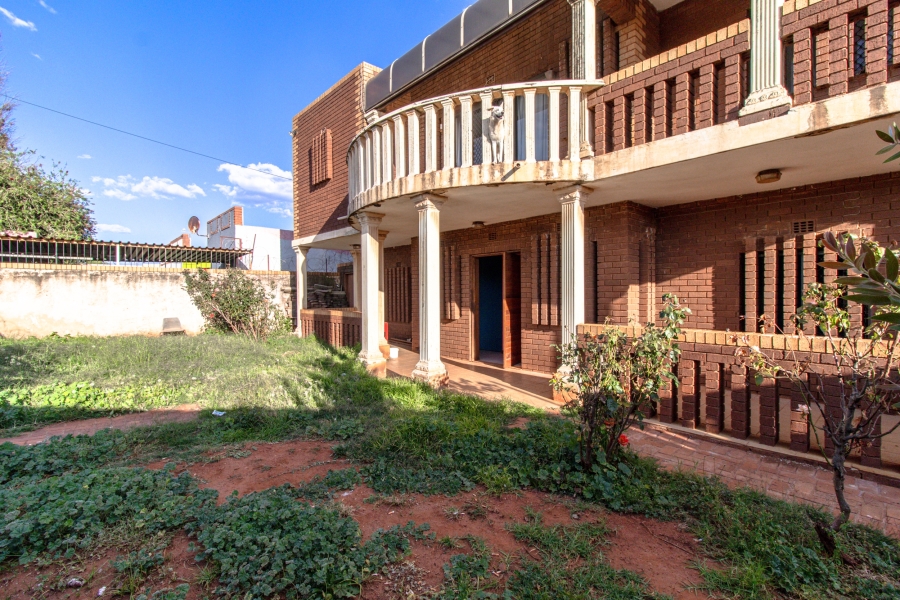 8 Bedroom Property for Sale in Lenasia South Gauteng