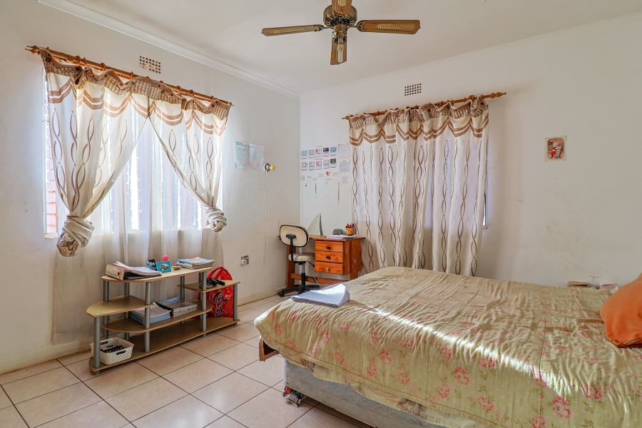 8 Bedroom Property for Sale in Lenasia South Gauteng