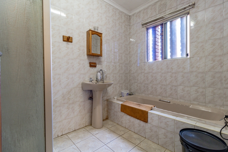 8 Bedroom Property for Sale in Lenasia South Gauteng