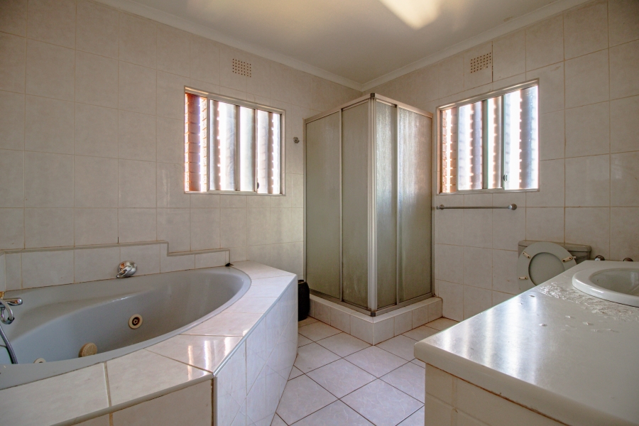 8 Bedroom Property for Sale in Lenasia South Gauteng