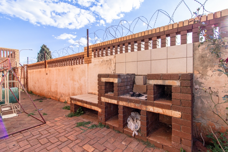 8 Bedroom Property for Sale in Lenasia South Gauteng