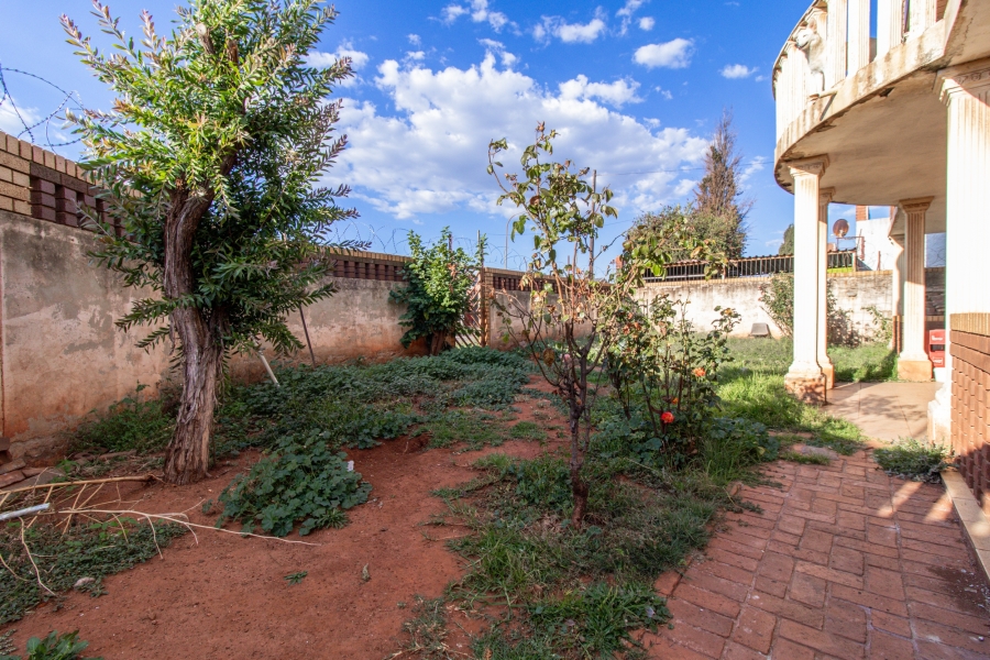 8 Bedroom Property for Sale in Lenasia South Gauteng