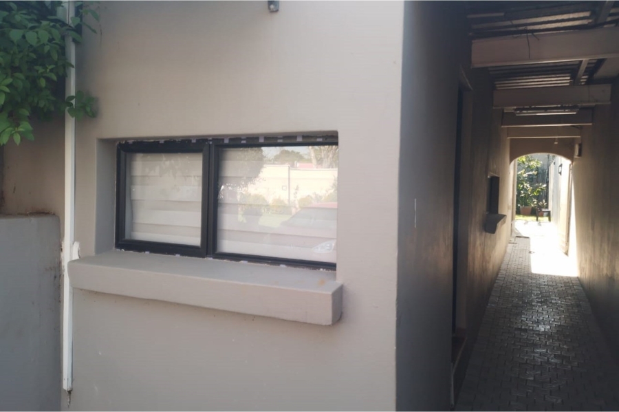 To Let 1 Bedroom Property for Rent in Greenside Gauteng
