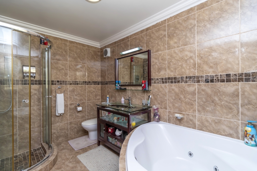 5 Bedroom Property for Sale in Windsor West Gauteng