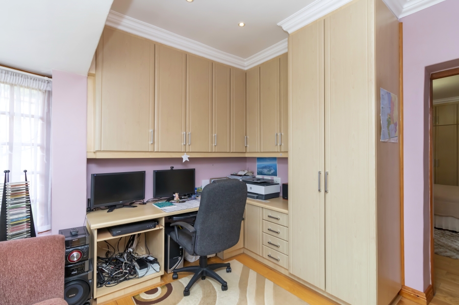 5 Bedroom Property for Sale in Windsor West Gauteng