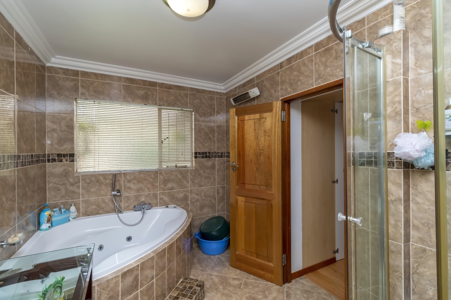 5 Bedroom Property for Sale in Windsor West Gauteng