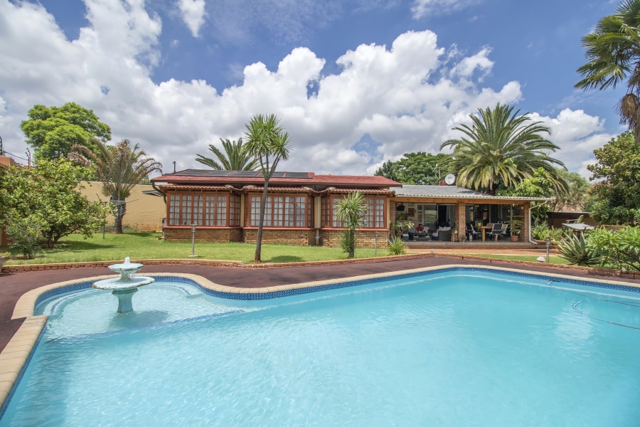 5 Bedroom Property for Sale in Windsor West Gauteng