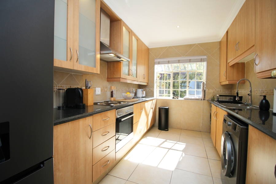 To Let 2 Bedroom Property for Rent in Bryanston Gauteng