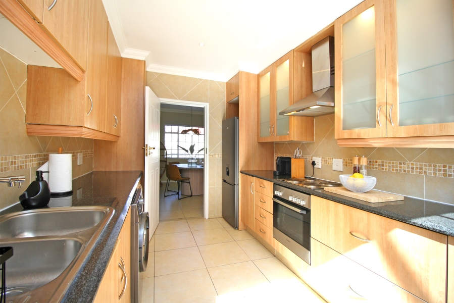 To Let 2 Bedroom Property for Rent in Bryanston Gauteng