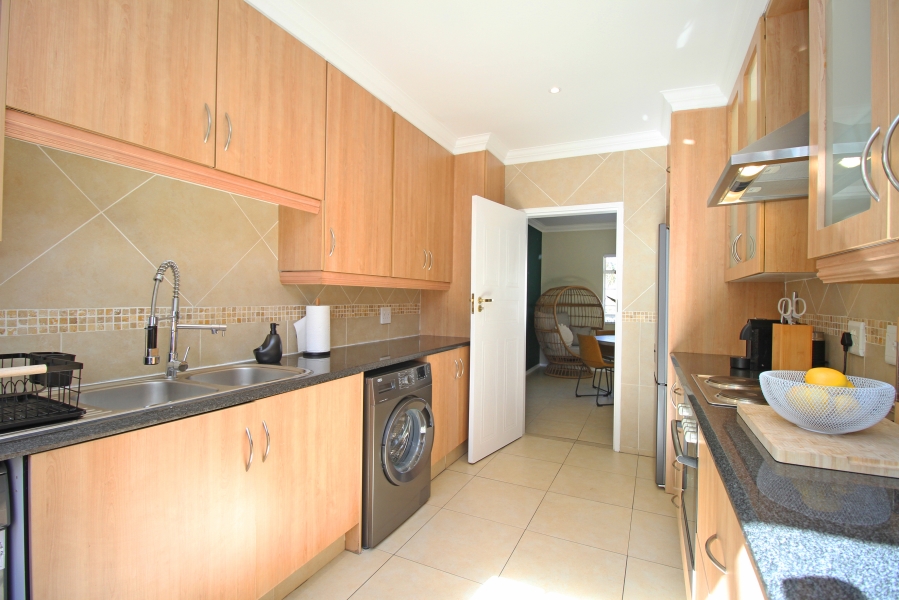 To Let 2 Bedroom Property for Rent in Bryanston Gauteng