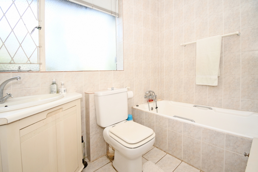 4 Bedroom Property for Sale in Hurlingham Gauteng