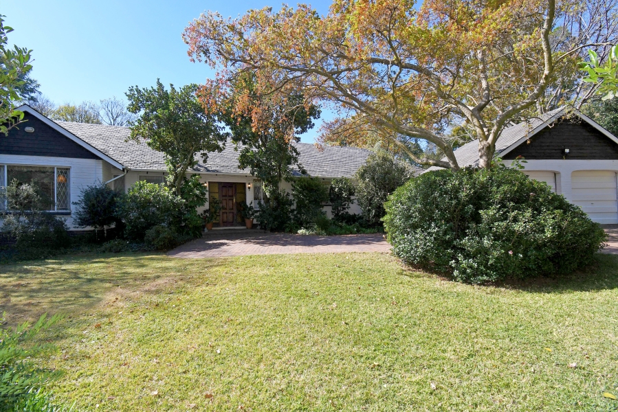 4 Bedroom Property for Sale in Hurlingham Gauteng