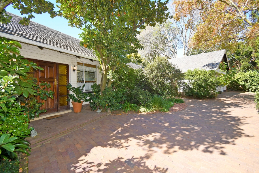 4 Bedroom Property for Sale in Hurlingham Gauteng