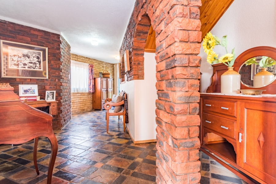 5 Bedroom Property for Sale in Rant En Dal Gauteng
