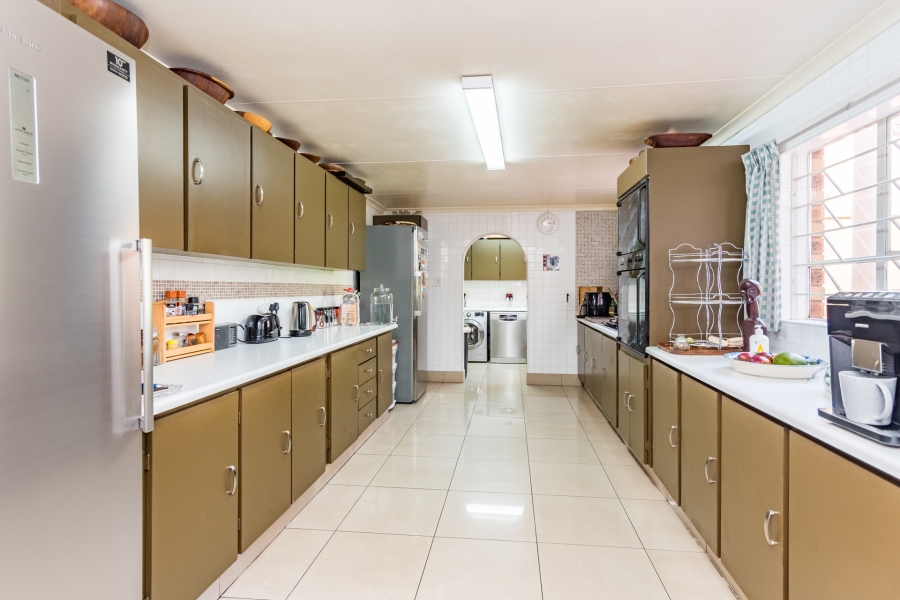 5 Bedroom Property for Sale in Rant En Dal Gauteng