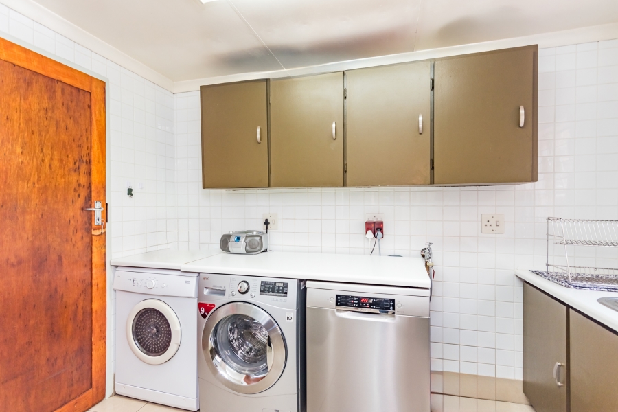 5 Bedroom Property for Sale in Rant En Dal Gauteng