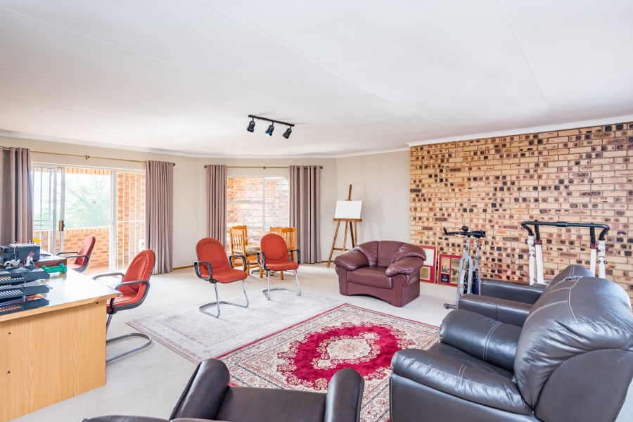 5 Bedroom Property for Sale in Rant En Dal Gauteng