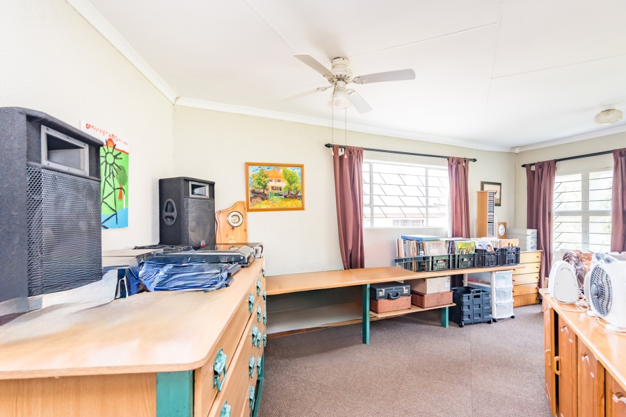 5 Bedroom Property for Sale in Rant En Dal Gauteng