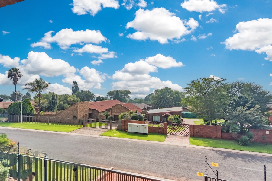 5 Bedroom Property for Sale in Rant En Dal Gauteng